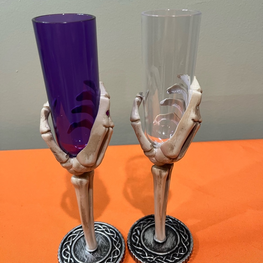 6/$25 Skeleton Hand Wine Glasses plastic - Picture 5 of 8